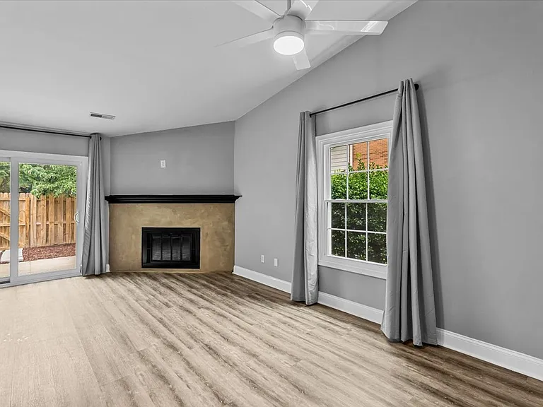 2653 Cottage Pl — Photo 3