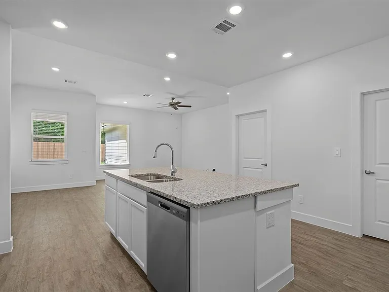 906 Golden Willow — Photo 10