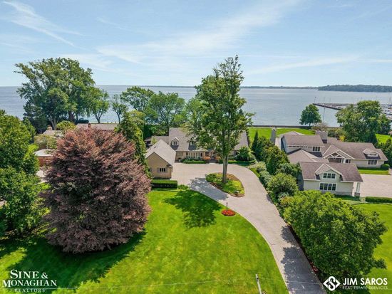 15230 Windmill Pointe Dr, Grosse Pointe Park, MI 48230