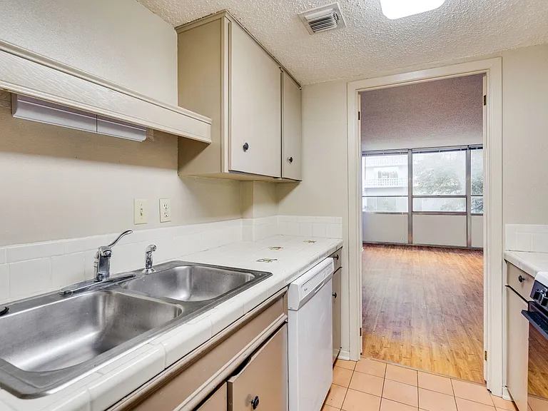1800 Lavaca St #214 — Photo 20