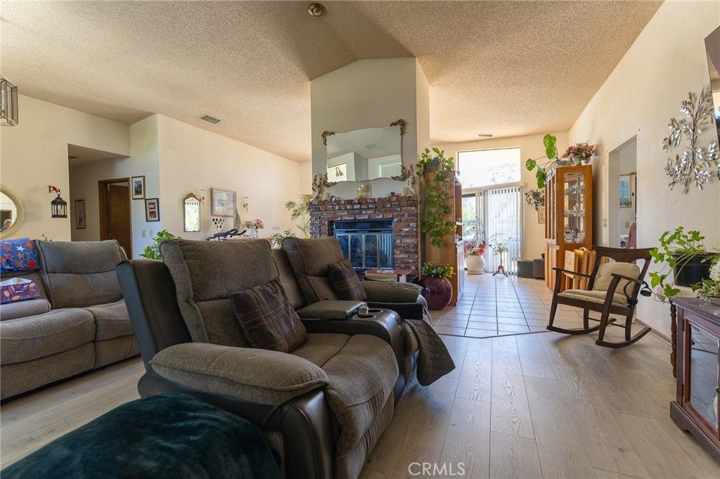 16058 Venango Rd, Apple Valley, CA - View 4