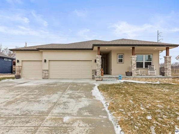 10452 S 113th St, Papillion, NE 68046