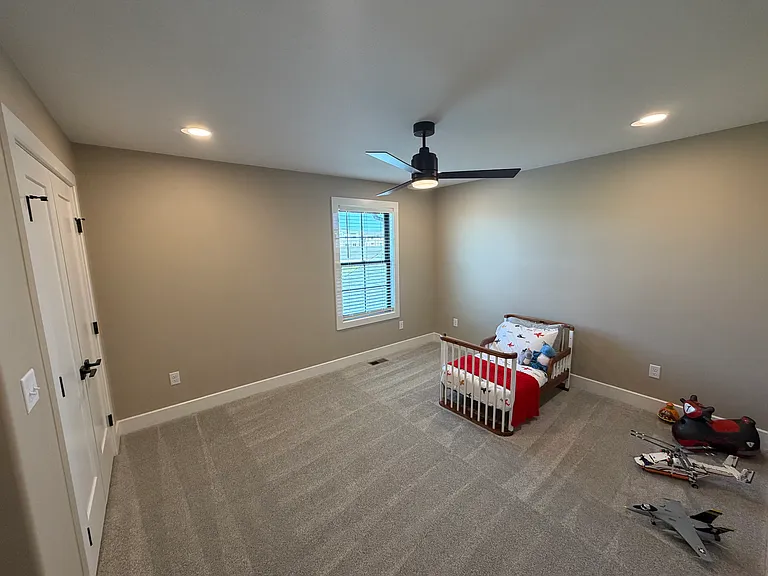 2134 E Beaumont St — Photo 44