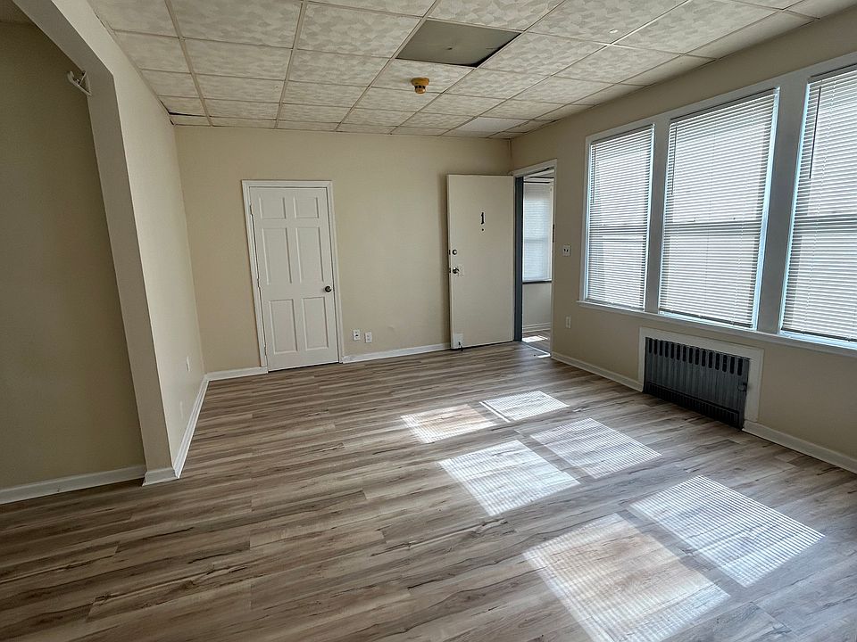 1st image of 395-397 3rd Ave W #1