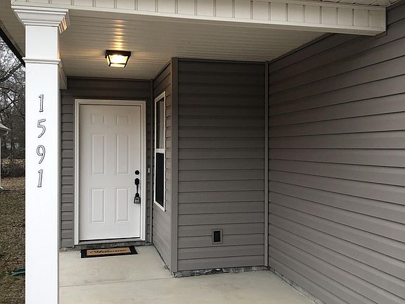 3rd image of 1591 Southernwood Dr