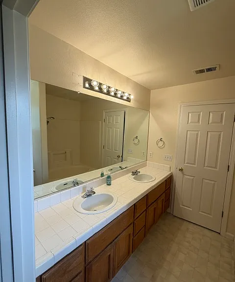 1930 Everett Ct — Photo 27