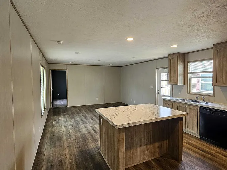 3211 Victor Ln — Photo 4