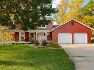 1021 Hickory Ln SW, Rochester, MN 55902