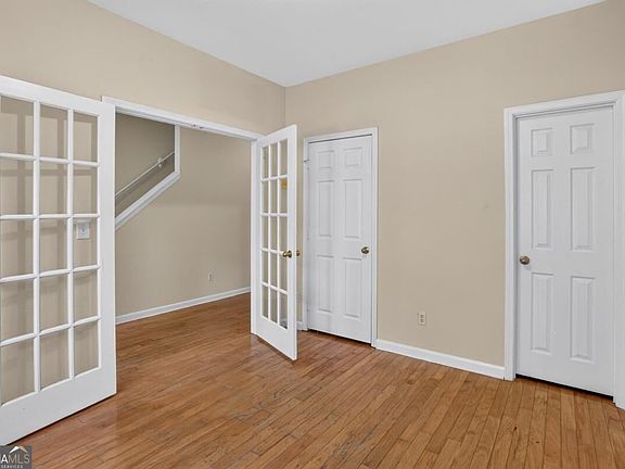 4th image of 213 Brookview Dr