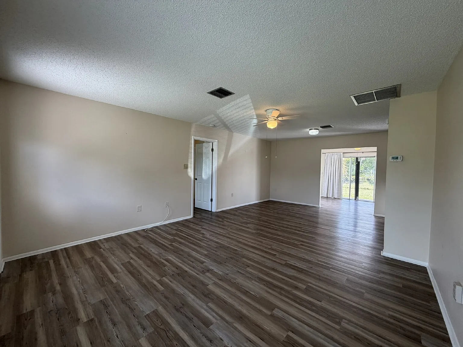 1 bed, 1.0 bath, 909 sqft, $1,100 — Photo 3