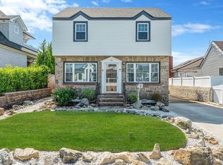 87 E Shore Dr, Babylon, NY 11702