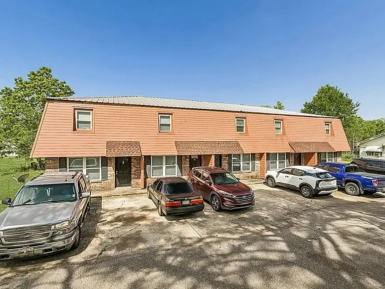 115 E 16th St #C — Photo 4