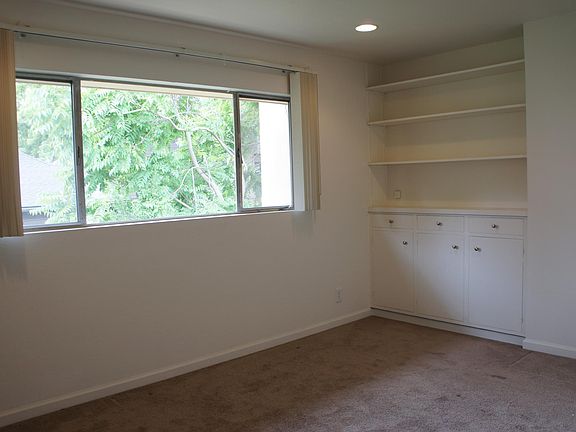 4th image of 412 Webster St #412