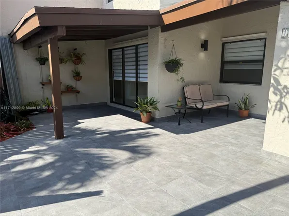 10300 NW 9th Street Cir APT 101, Miami, FL 33172