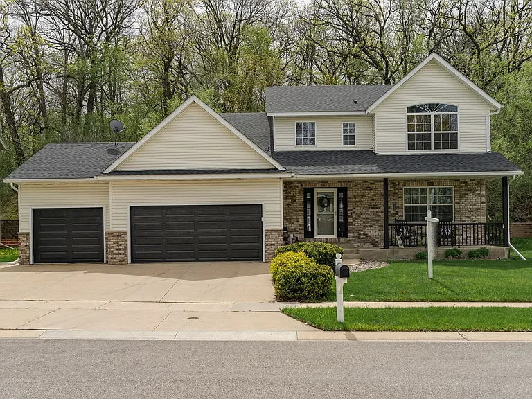 1008 Southern Woods Pl SW — Photo 1