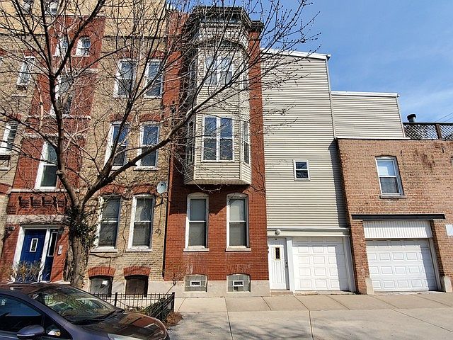 1st image of 901 N Winchester Ave APT 3R