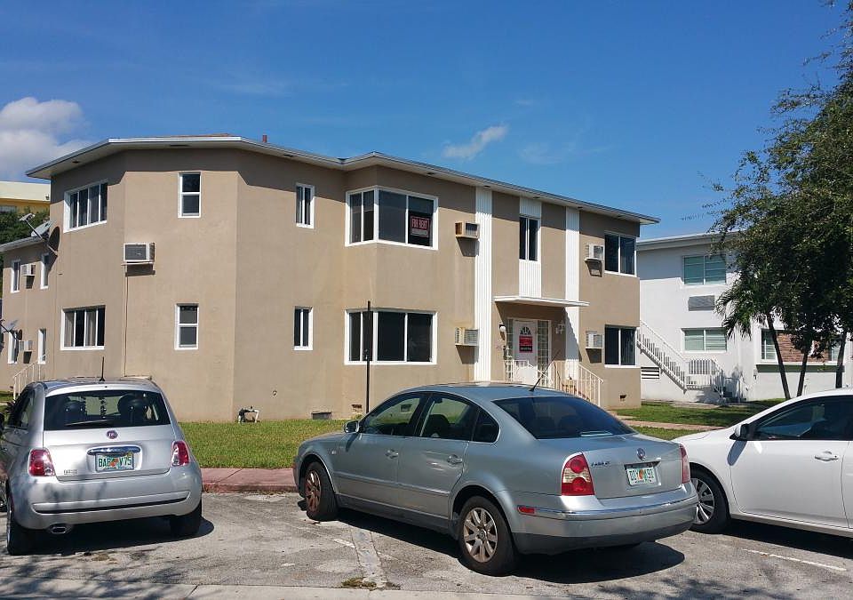 1st image of 965 Biarritz Dr