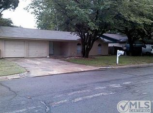 2701 Warren Ln, Fort Worth, TX 76112
