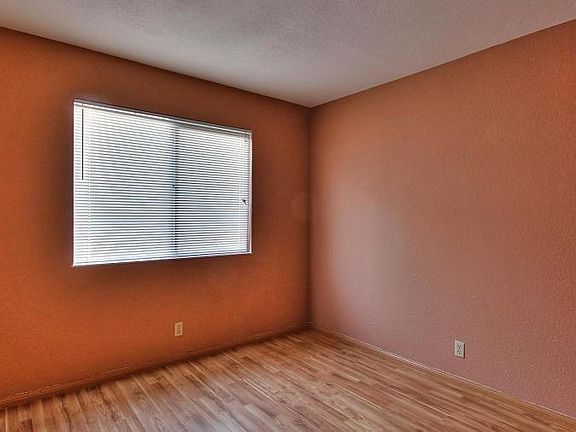 4th image of 4840 Creekwood Dr