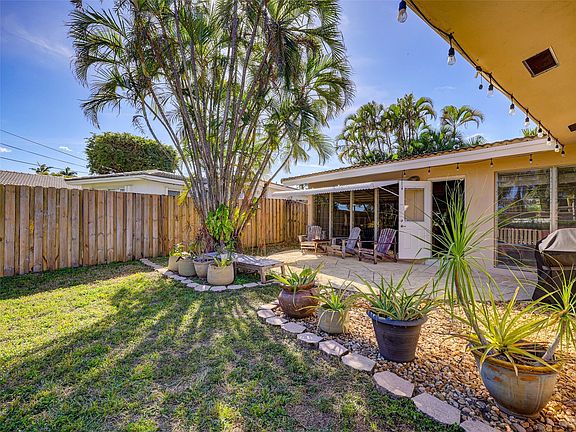 3rd image of 1616 Poinsettia Drive