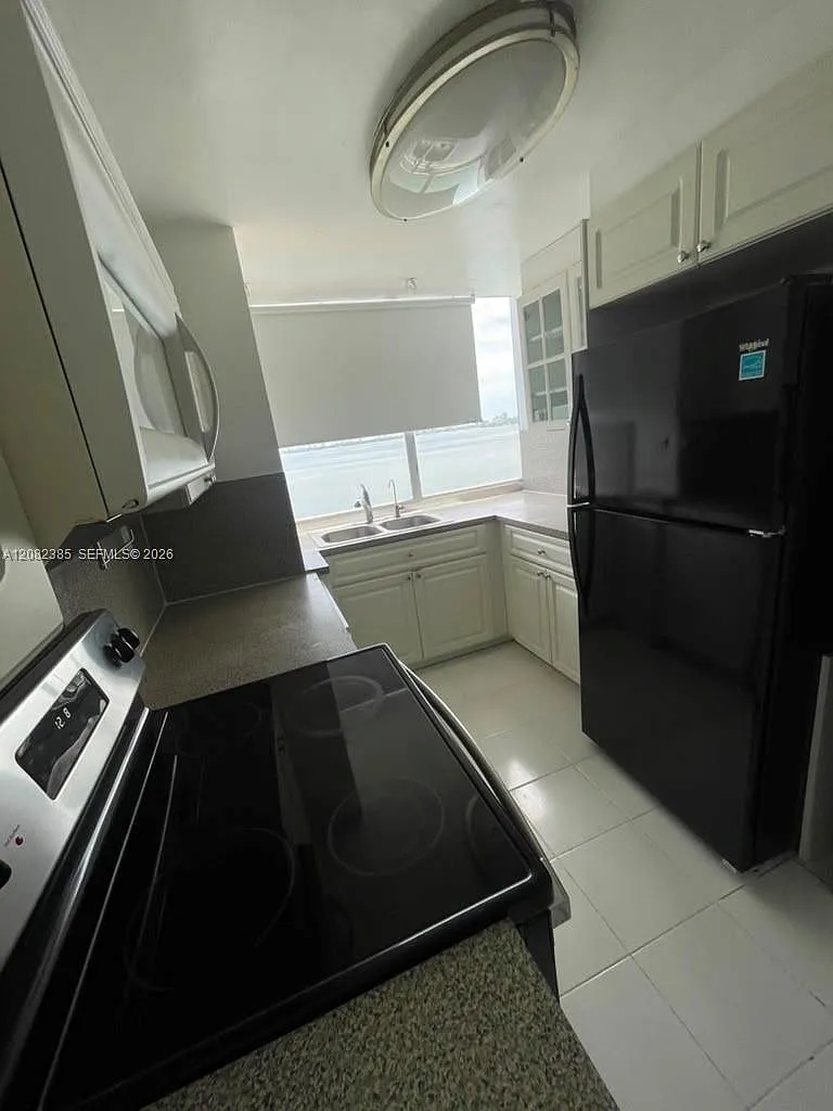 Bay Park Towers Condo — Photo 3