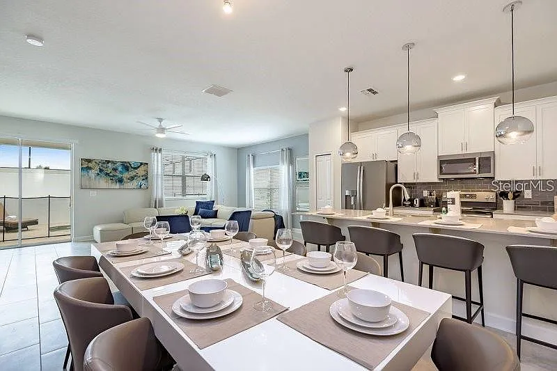 5 bed, 4.0 bath, 2072 sqft, $2,775 — Photo 3