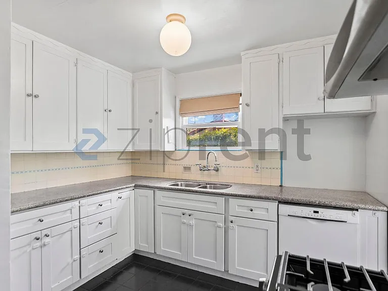 14331 Capri Dr — Photo 12