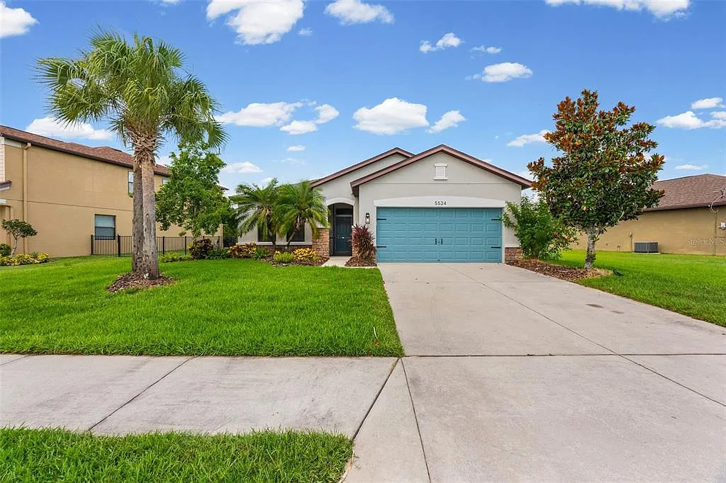 4 bed, 3.0 bath, 1972 sqft, $3,200 — Photo 2