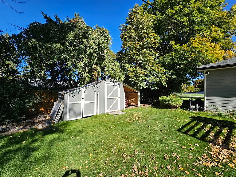2219 36th Ave — Photo 17