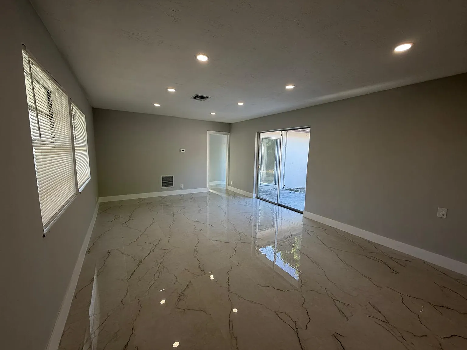 3 bed, 1.0 bath, 1025 sqft, $3,100 — Photo 2