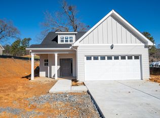 112 Peters St, Calhoun, GA 30701