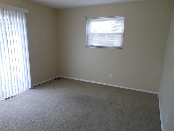 4th image of 993 Glasgow Dr