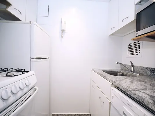 Rented by Sotheby's International Realty | media 22