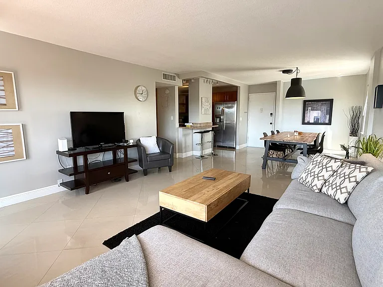 401 Golden Isles Dr #409 — Photo 5