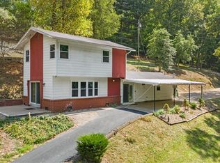 1344 Club Dr, Washington, WV 26181