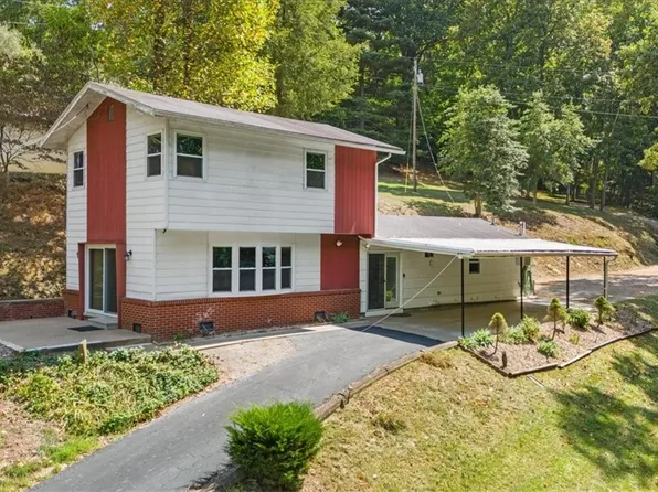 1344 Club Dr, Washington, WV 26181