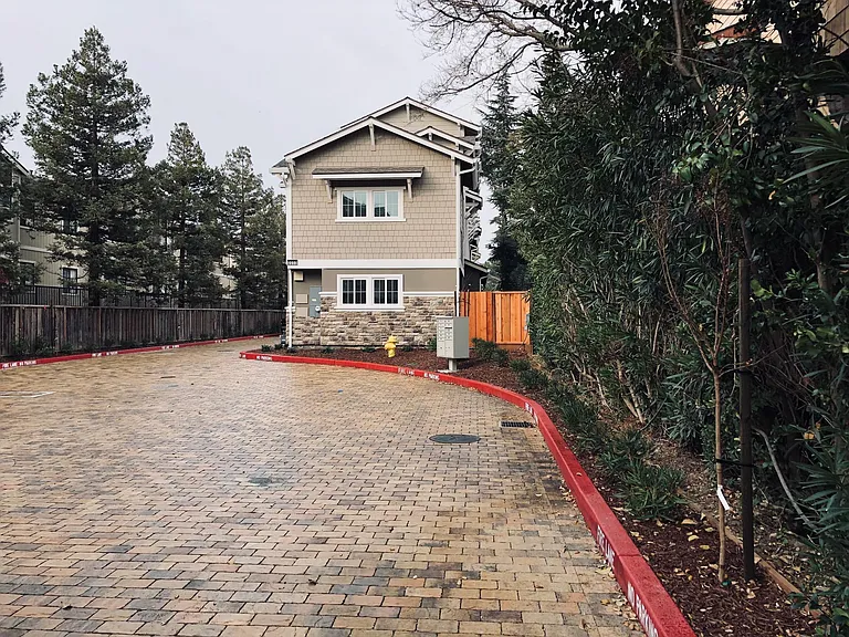 2233 Ida Dr — Photo 7