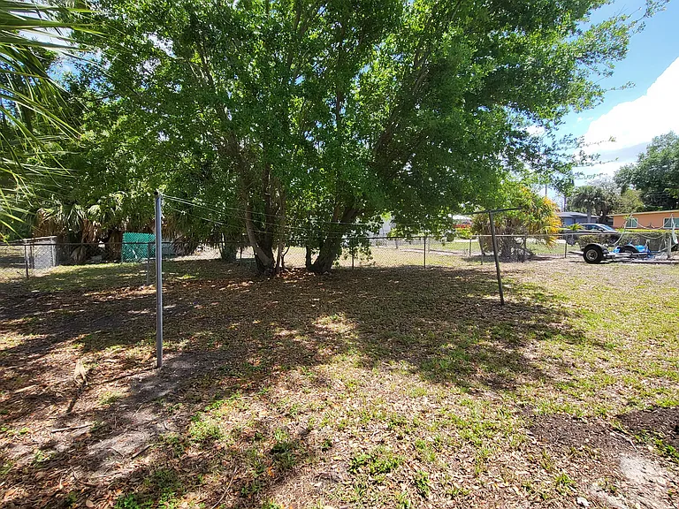 2145 Pauldo St — Photo 18