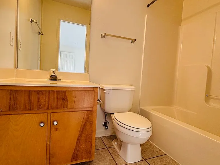 724 Park St — Photo 11