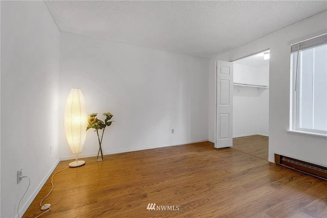2 bed, 897 sqft, $1,375 — Photo 2