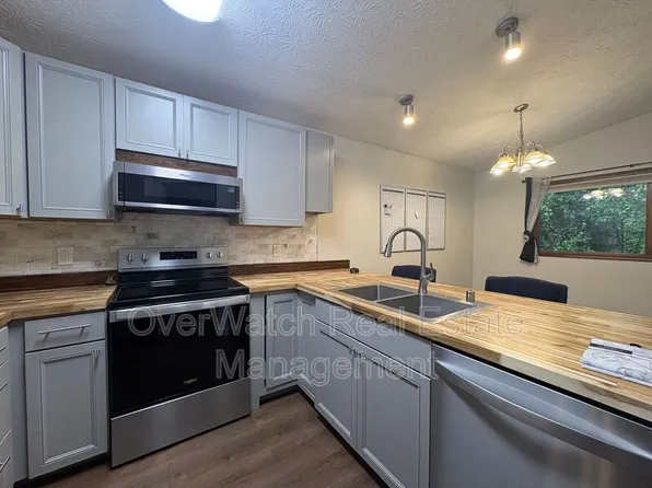 7641 Delridge Cir, Anchorage, AK 99507