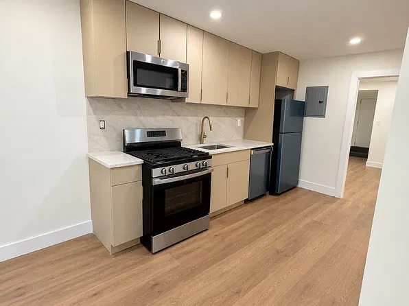 36-22 37th St #1, Long Island City, NY 11101