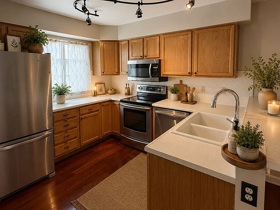 3rd image of 2538 Hatch Cir