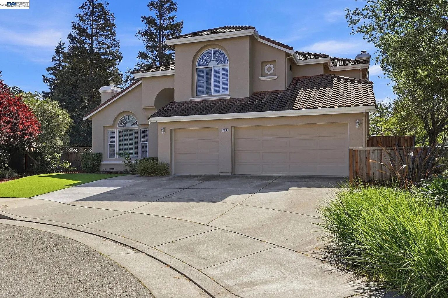 4 bed, 2818 sqft, $5,900 — Photo 2