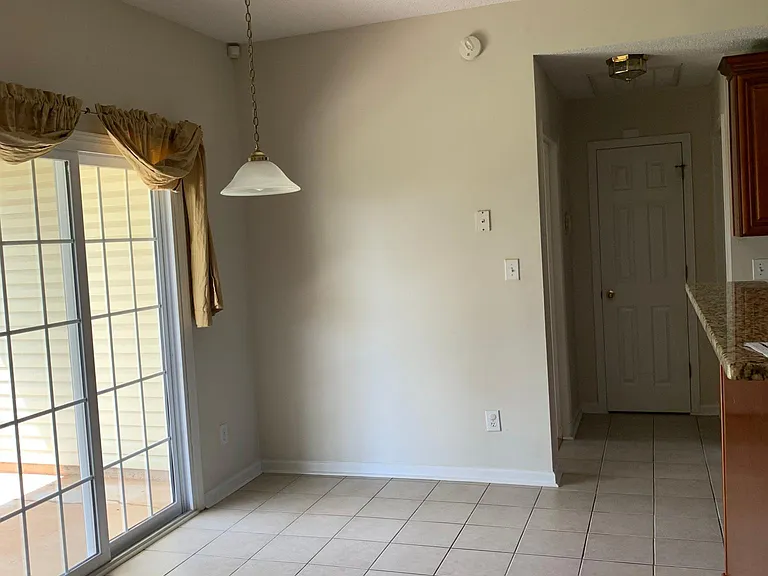 110 Meadowglade Ln — Photo 11
