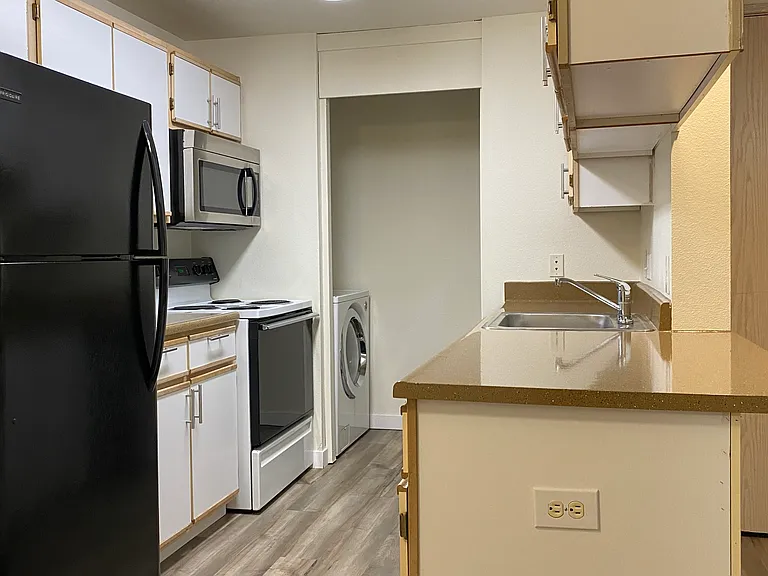 Chehalem Creek Apartments — Photo 31