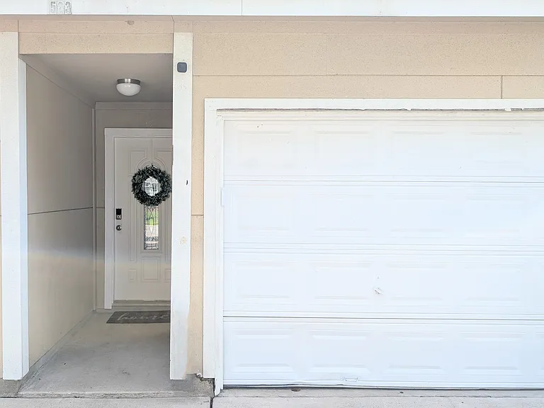 523 Solomon Ln — Photo 2