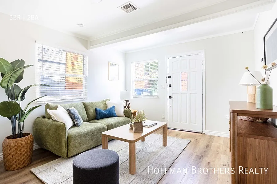 2210 Clinton St, Los Angeles, CA 90026 — Photo 4