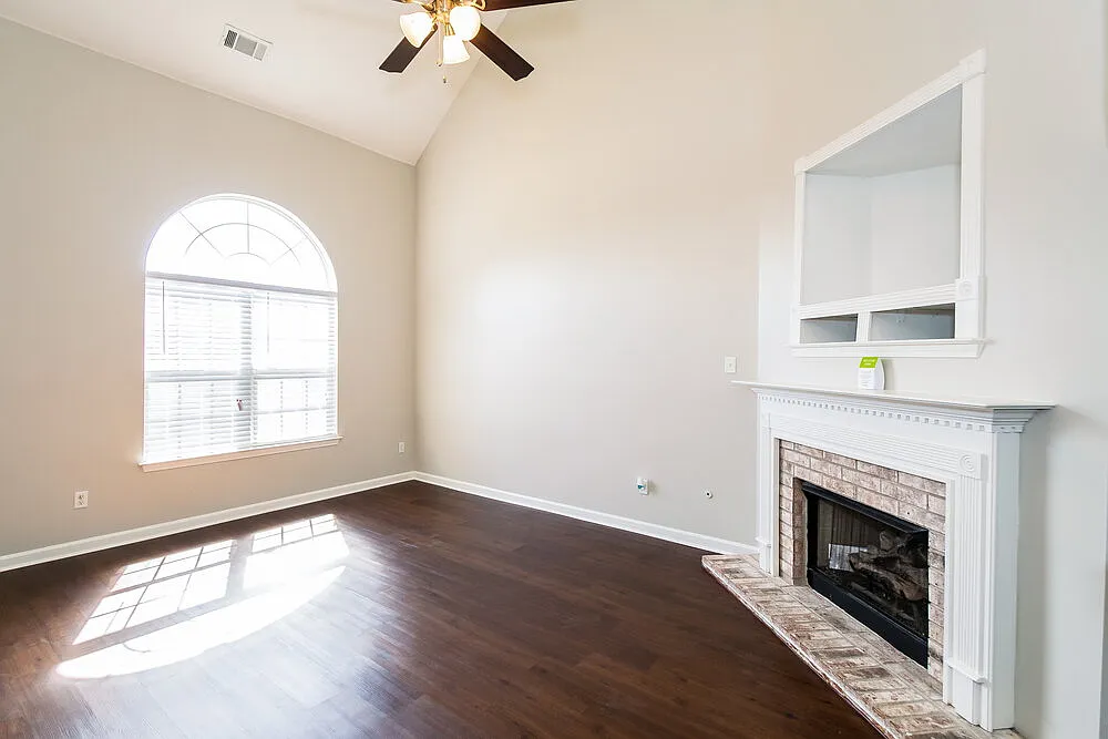 4 bed, 2.5 bath, 1796 sqft, $1,975 — Photo 3