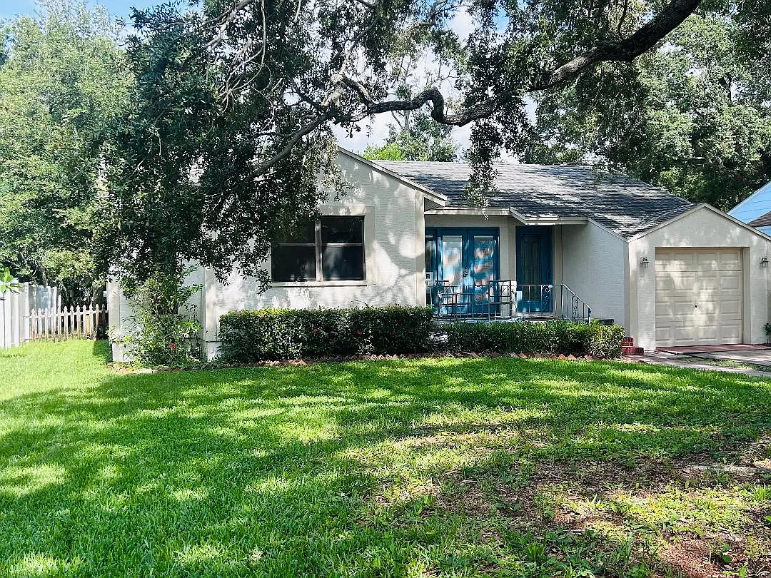 2 bed, 1.5 bath, 1307 sqft, $2,300 — Photo 2